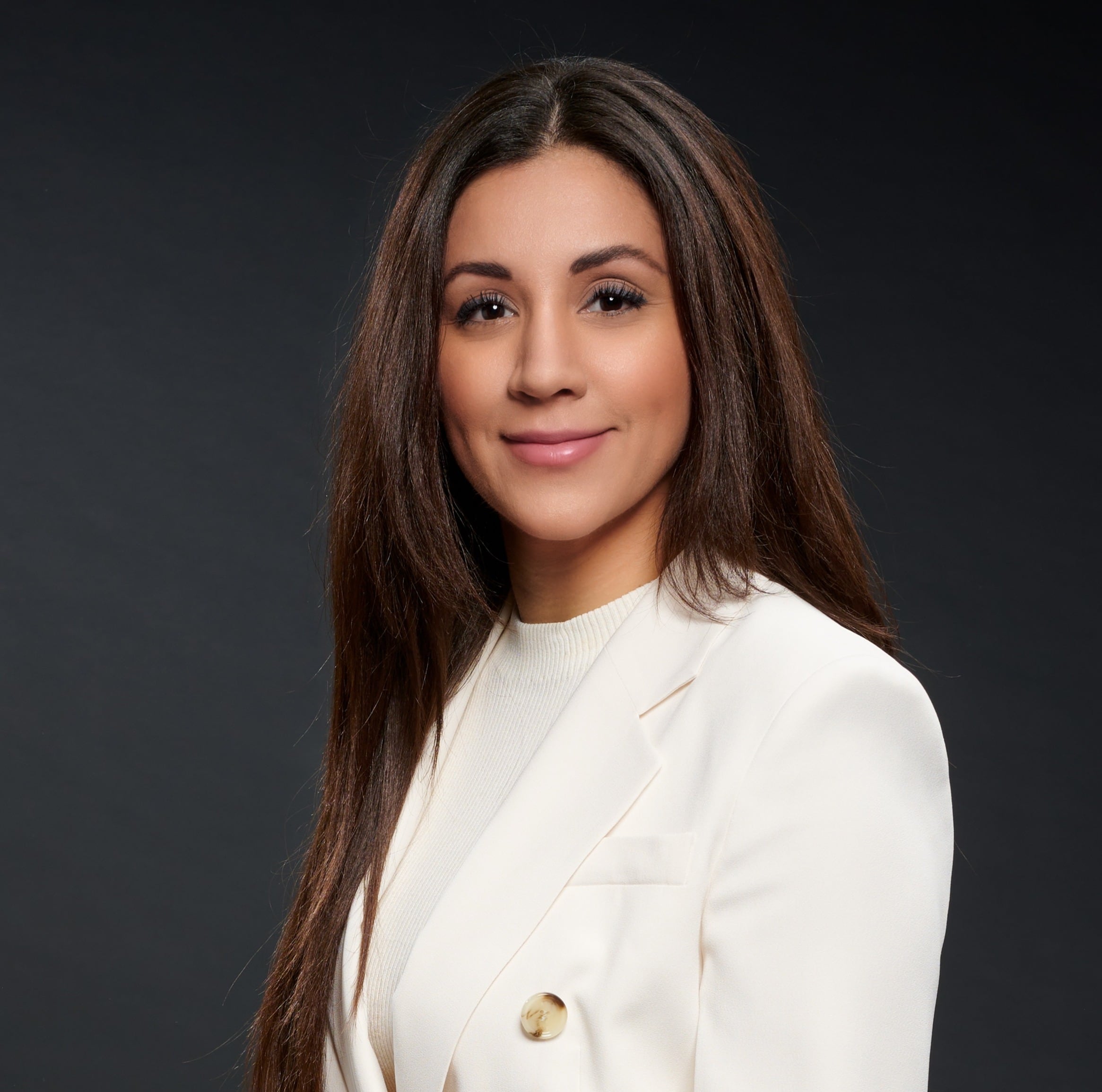 Porträt Meena Asadi, Geschäftsführerin von Carat Immobilien